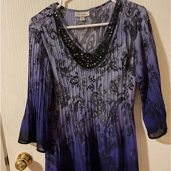 Ladies dressy style top - Picture 3 of 4